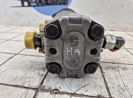 Liebherr LTM 1035-2  3 way gear pump 