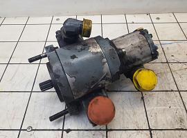 Liebherr LTM 1060 dual gear pump