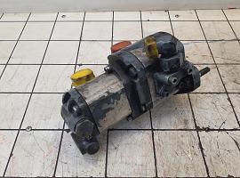 Liebherr LTM 1060 dual gear pump