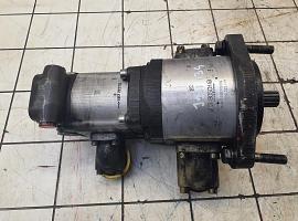 Liebherr LTM 1060 dual gear pump