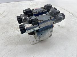 Grove GMK 3055 outrigger valve