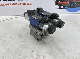 Grove GMK 3055 outrigger valve