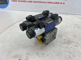 Grove GMK 3055 outrigger valve
