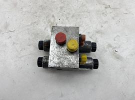 Grove GMK 3055 outrigger valve