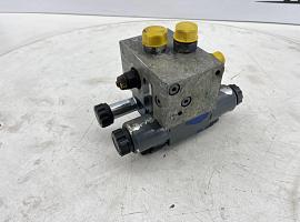 Grove GMK 3055 outrigger valve