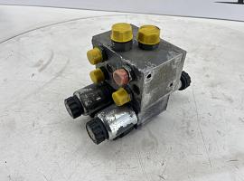 Grove GMK 3055 outrigger valve