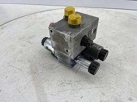 Grove GMK 3055 outrigger valve