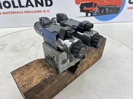 Grove GMK 3055 outrigger valve