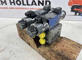 Grove GMK 3055 outrigger valve