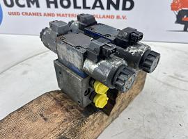 Grove GMK 3055 outrigger valve