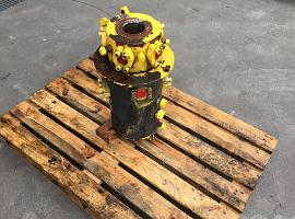 Grove GMK 3055 hydraulic swivel