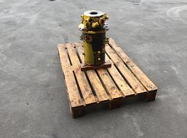 Grove GMK 3055 hydraulic swivel