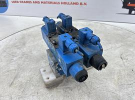 Grove GMK 3050 VALVE BLOCK SUPPORT