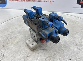 Grove GMK 3050 VALVE BLOCK SUPPORT