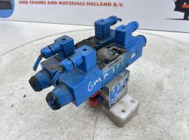 Grove GMK 3050 VALVE BLOCK SUPPORT