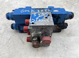Grove GMK 3050 VALVE BLOCK SUPPORT