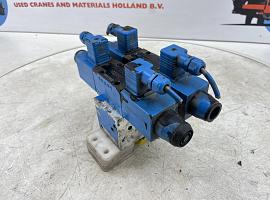 Grove GMK 3050 VALVE BLOCK SUPPORT