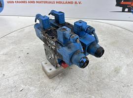 Grove GMK 3050 VALVE BLOCK SUPPORT