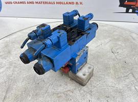 Grove GMK 3050 VALVE BLOCK SUPPORT