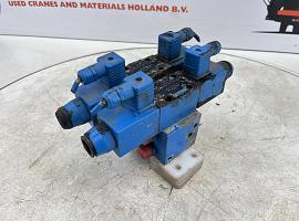 Grove GMK 3050 VALVE BLOCK SUPPORT