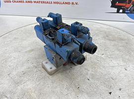 Grove GMK 3050 VALVE BLOCK SUPPORT