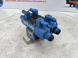Grove GMK 3050 VALVE BLOCK SUPPORT