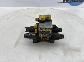 Grove GMK 2035 outrigger valve block