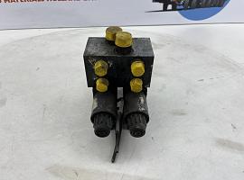Grove GMK 2035 outrigger valve block