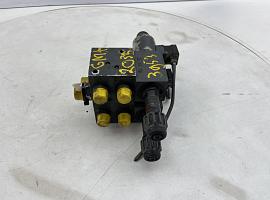 Grove GMK 2035 outrigger valve block