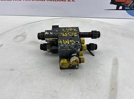 Grove GMK 2035 outrigger valve block