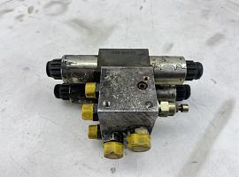 Grove GMK outrigger control block