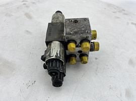 Grove GMK outrigger control block