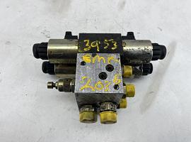 Grove GMK outrigger control block