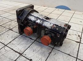 Sundstrand dual gear pump