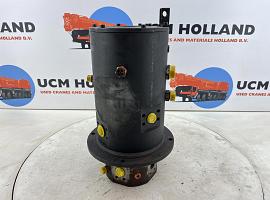 Grove GMK 3055 rotary lead through