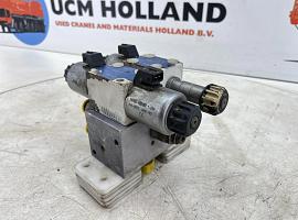 Grove GMK 5220 outrigger valve