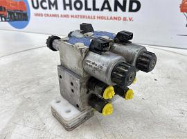 Grove GMK 5220 outrigger valve
