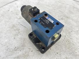 Liebherr LTM 1060/2 Directional control valve