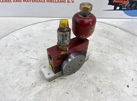 Liebherr LTM 1040-2.1 load holding valve ballasting