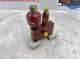 Liebherr LTM 1040-2.1 load holding valve ballasting