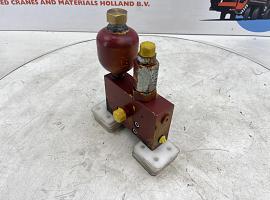 Liebherr LTM 1040-2.1 load holding valve ballasting