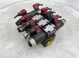 Krupp KMK 5100 outrigger control valve