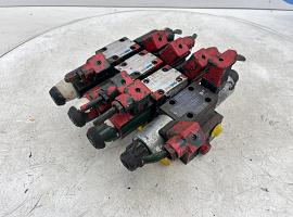 Krupp KMK 5100 outrigger control valve