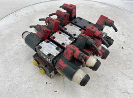 Krupp KMK 5100 outrigger control valve