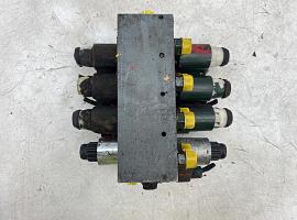 Krupp KMK 5100 outrigger control valve