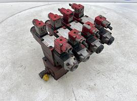 Krupp KMK 5100 outrigger control valve