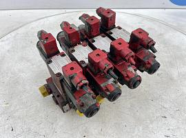 Krupp KMK 5100 outrigger control valve
