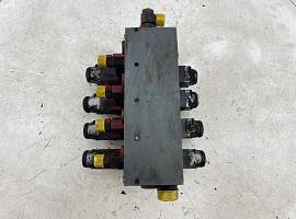 Krupp KMK 5100 outrigger control valve