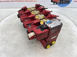 Krupp KMK 5100 outrigger valve