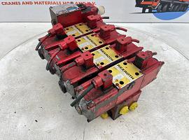 Krupp KMK 5100 outrigger valve